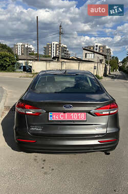 Седан Ford Fusion 2019 в 