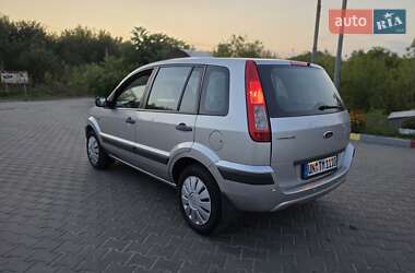 Хэтчбек Ford Fusion 2006 в 