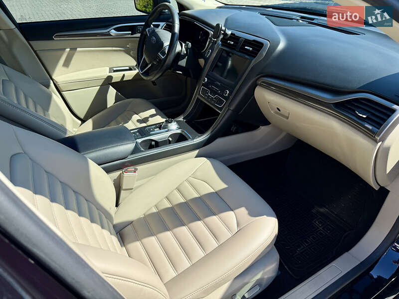 Седан Ford Fusion 2019 в Ровно