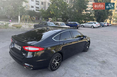 Седан Ford Fusion 2013 в 