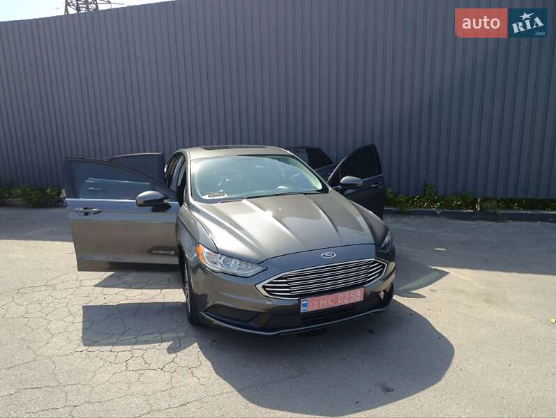 Седан Ford Fusion 2017 в 