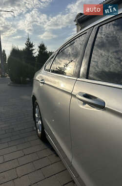 Седан Ford Fusion 2018 в 