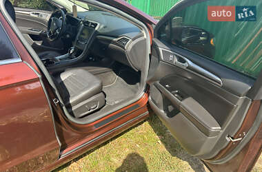 Седан Ford Fusion 2015 в 