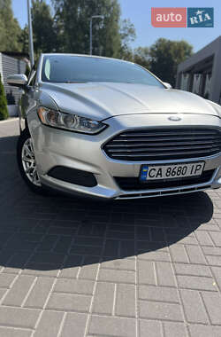 Седан Ford Fusion 2016 в 