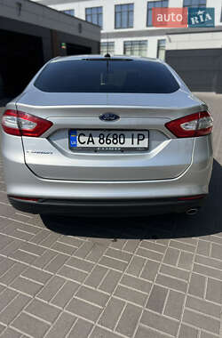 Седан Ford Fusion 2016 в 
