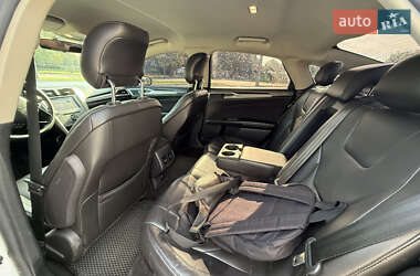 Седан Ford Fusion 2017 в 