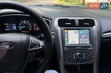 Седан Ford Fusion 2017 в 