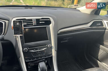 Седан Ford Fusion 2012 в 