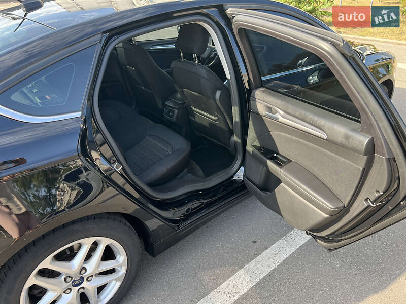 Седан Ford Fusion 2015 в Києві