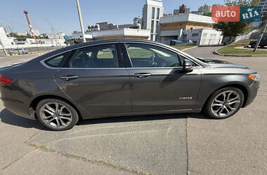 Седан Ford Fusion 2018 в 