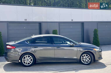 Седан Ford Fusion 2015 в 