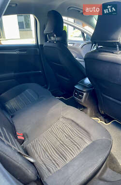 Седан Ford Fusion 2015 в 