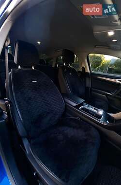 Седан Ford Fusion 2017 в 