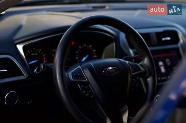 Седан Ford Fusion 2017 в 