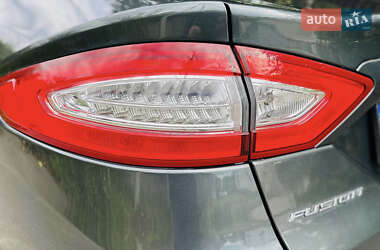 Седан Ford Fusion 2015 в 