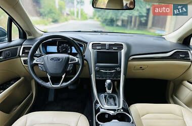 Седан Ford Fusion 2015 в 
