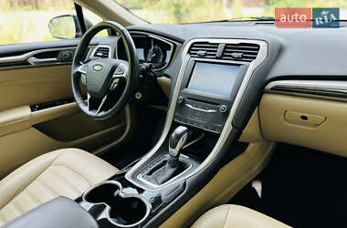Седан Ford Fusion 2015 в 