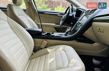 Седан Ford Fusion 2015 в 