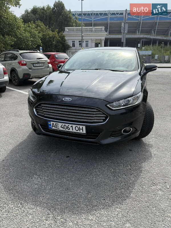Седан Ford Fusion 2015 в 