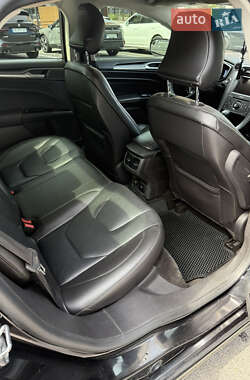 Седан Ford Fusion 2015 в 