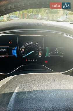 Седан Ford Fusion 2015 в 