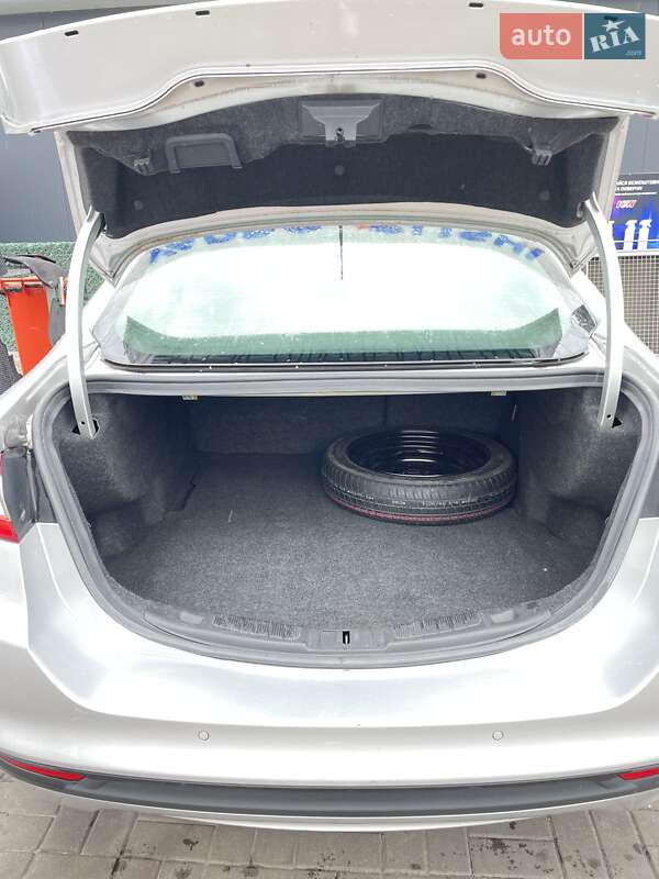 Седан Ford Fusion 2014 в Киеве фото 7 Седан Ford Fusion 2014 в Киеве