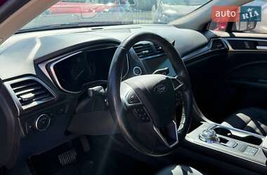Седан Ford Fusion 2016 в 