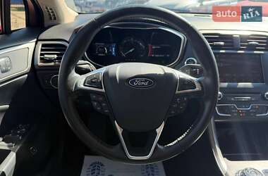 Седан Ford Fusion 2016 в 