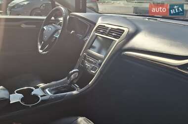 Седан Ford Fusion 2015 в 