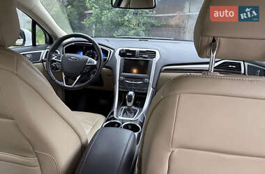 Седан Ford Fusion 2012 в 