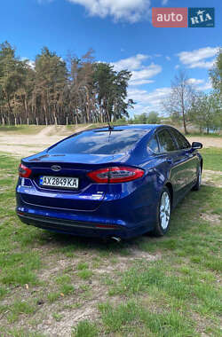 Седан Ford Fusion 2013 в 