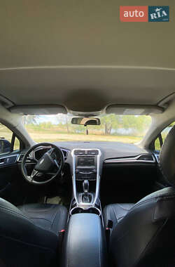 Седан Ford Fusion 2013 в 