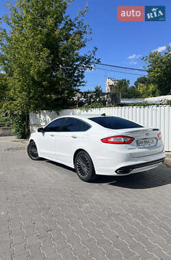 Седан Ford Fusion 2013 в 