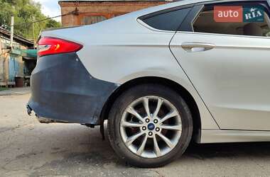 Седан Ford Fusion 2016 в 