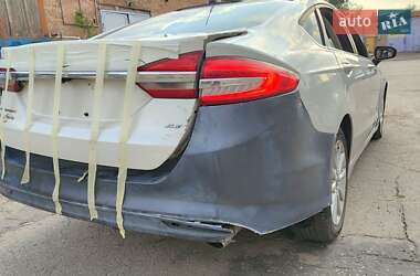Седан Ford Fusion 2016 в 