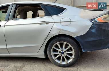 Седан Ford Fusion 2016 в 