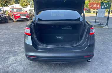 Седан Ford Fusion 2013 в 