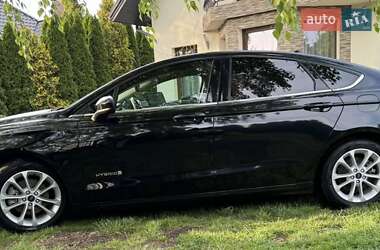Седан Ford Fusion 2019 в 