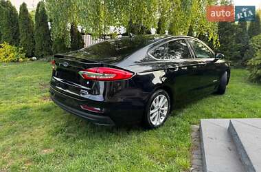 Седан Ford Fusion 2019 в 