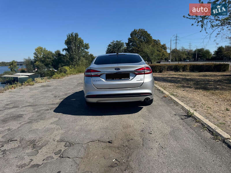 Седан Ford Fusion 2017 в Вишневом фото 3 Седан Ford Fusion 2017 в Вишневом