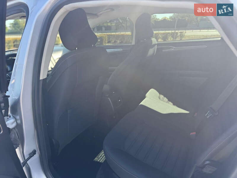 Седан Ford Fusion 2017 в Вишневом фото 8 Седан Ford Fusion 2017 в Вишневом