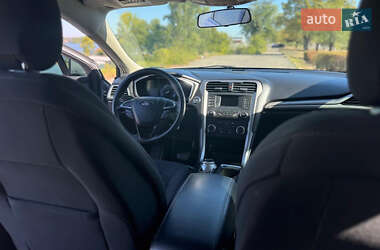 Седан Ford Fusion 2017 в Вишневому