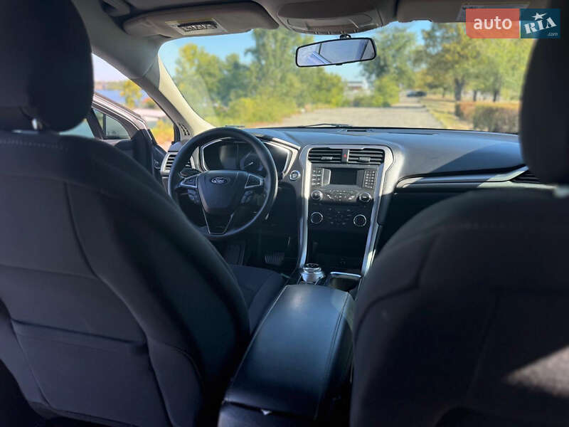 Седан Ford Fusion 2017 в Вишневом фото 10 Седан Ford Fusion 2017 в Вишневом