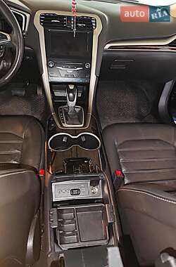 Седан Ford Fusion 2013 в 