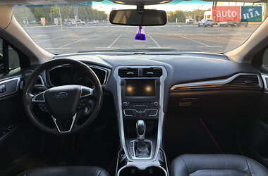 Седан Ford Fusion 2015 в 