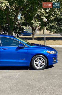 Седан Ford Fusion 2018 в 