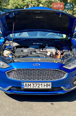Седан Ford Fusion 2018 в 