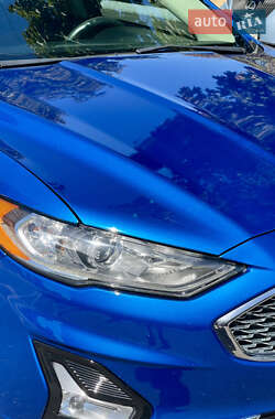Седан Ford Fusion 2018 в 