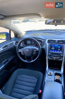 Седан Ford Fusion 2018 в 