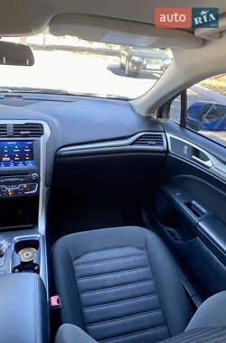 Седан Ford Fusion 2018 в 